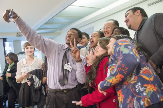 CHS students pose for selfie with World Bank President Jim Yong Kim, Feb 2014. (Credit: Matt Cone)