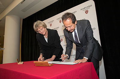 Signing ceremony with John Paulson and Harvard President Drew Faust marking celebration of Harvard's largest gift. (Credit: Rose Lincoln/Harvard)