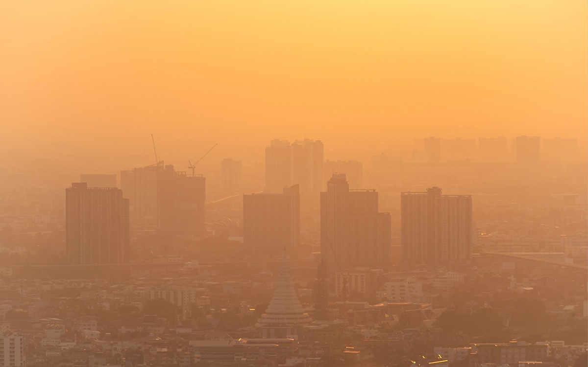 A photograph of a hazy skyline, with particle pollution and dust in the atmosphere