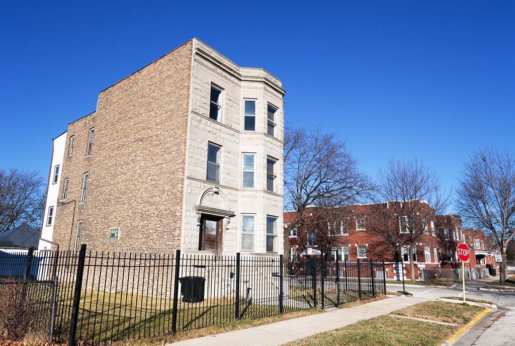 A small, affordable housing multifamily building in Chicago.