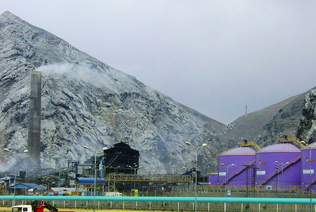 Smelting plant in La Oroya, Peru against a background of mountains and a smoggy sky.