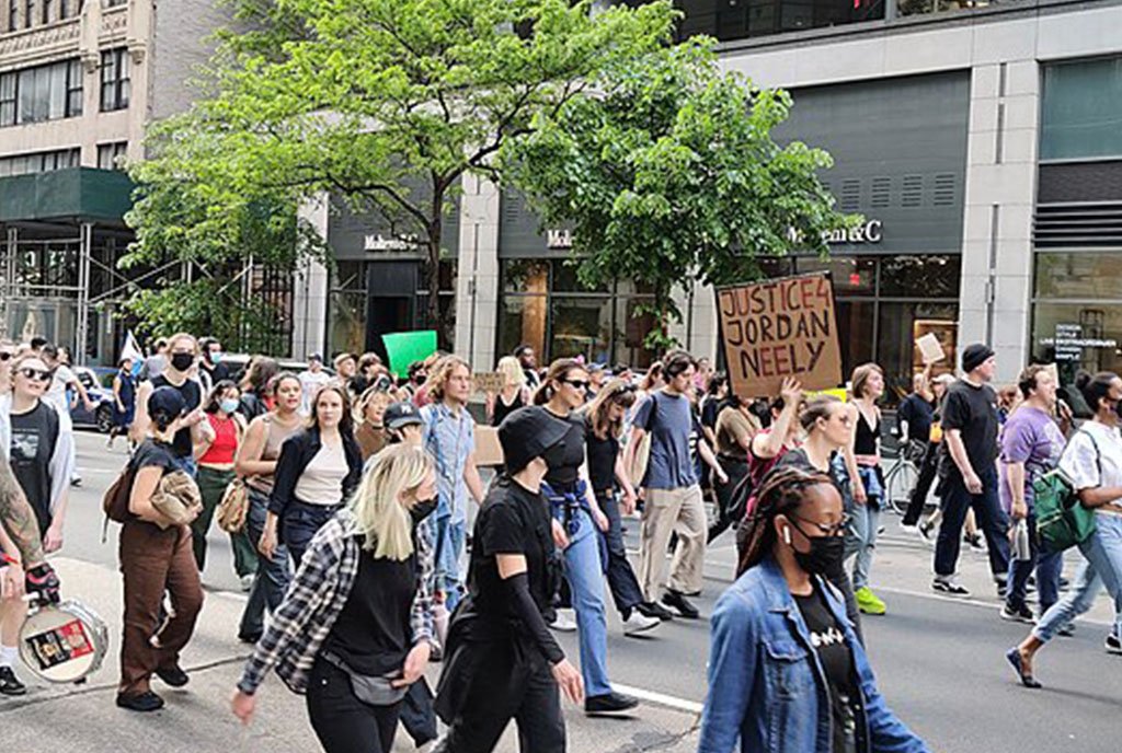 Protestors march over the killing of Jordan Neely walk down Madison Ave, NY.