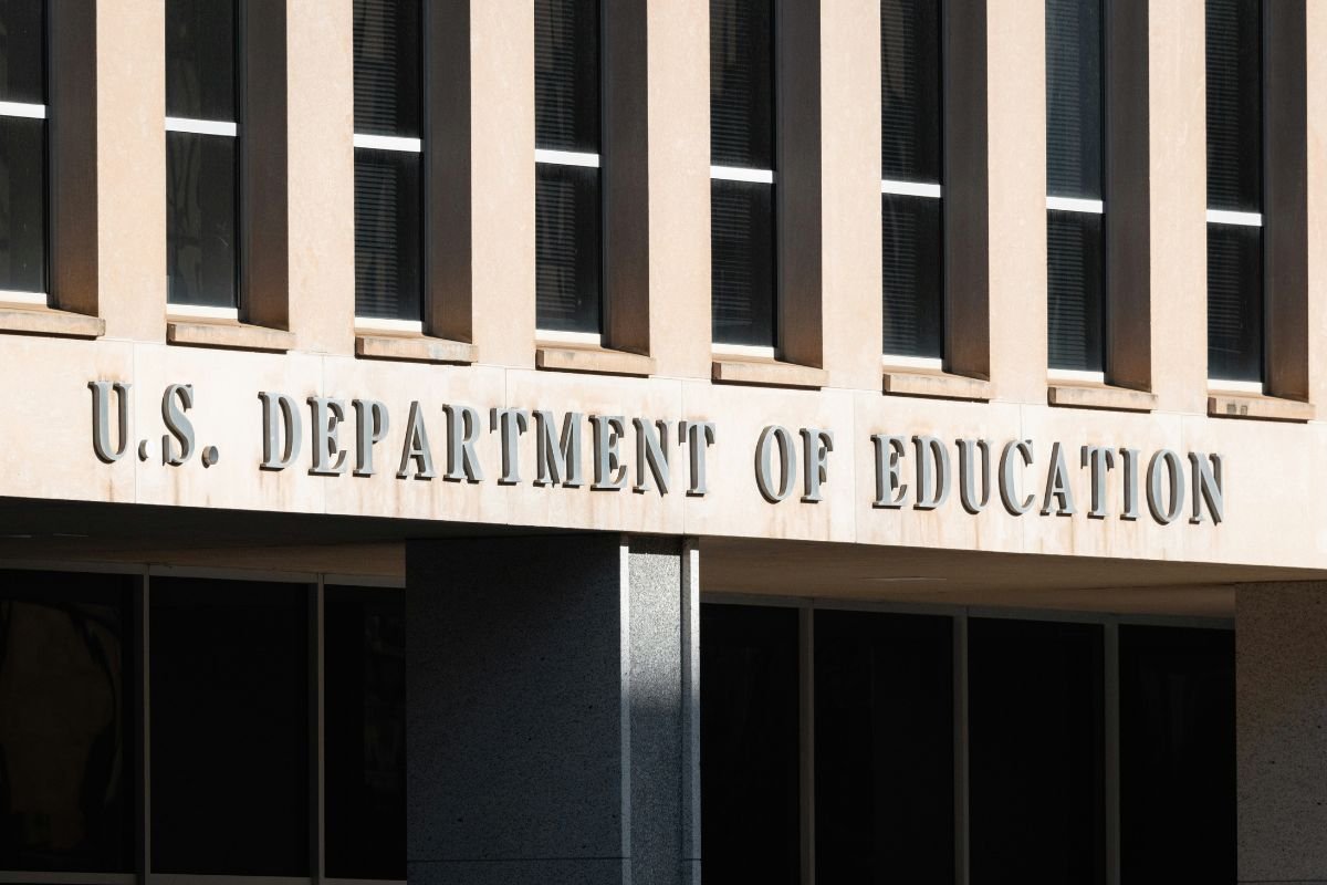 A close shot of the front of the US Department of Education in Washington, DC.